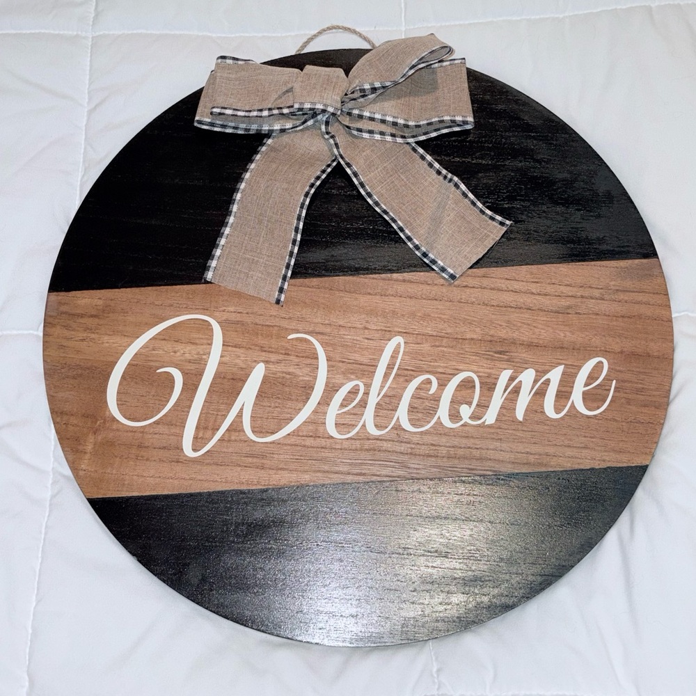 Wooden Welcome Sign with Bow